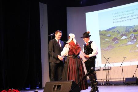 Ples in glasba izpod kamniških planin v izvedbi Folklorne skupine Kamnik in njihovih prijateljev  (8)